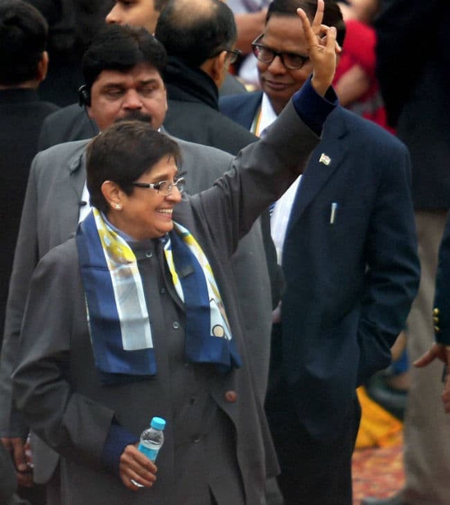 किरण बेदी ने केजरीवाल की खिल्ली उडाई