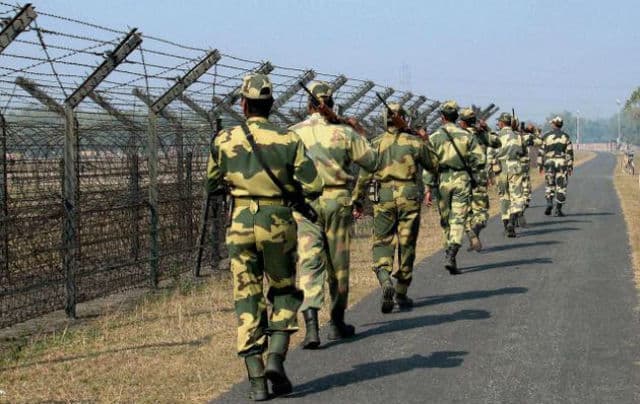 सुरक्षाबलों ने जम्मू कश्मीर में आतंकवादियों के एक ठिकाने को ध्वस्त किया