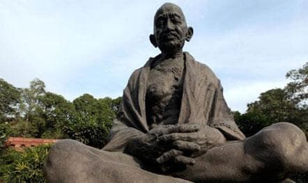 ब्रिटेन ने मनाया शहादत दिवस, महात्मा गांधी और चर्चिल याद किए गए