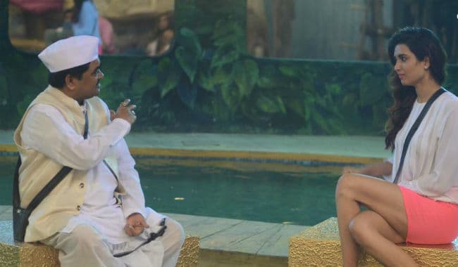 बिग बॉस हल्‍ला बोल : जानिये उपेन-करिश्‍मा के बारे में क्‍या कहती है बाबा की भविष्‍यवाणी