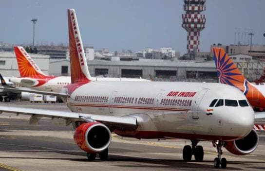सरकार ने एयर इंडिया से कहा: उडानों में देरी के जिम्मेदार कर्मचारियों का वेतन कटे