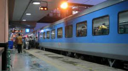 अब रेल टिकट घर पर मिलने के बाद करें भुगतान...