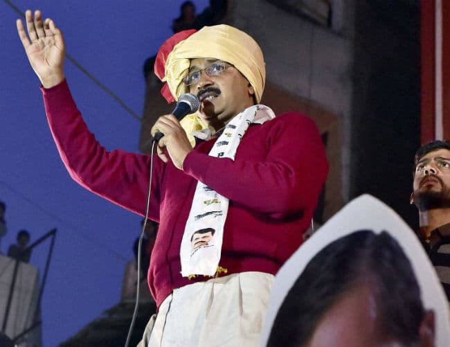 ईमानदार केजरीवाल पर फर्जी चंदे का आरोप