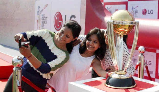 क्रिकेट प्रेमियों पर चढ़ा क्रिकेट का बुखार, लाखों टिकट बिके