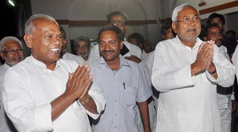 जदयू कार्यालय में पार्टी नेतृत्व समर्थक और मांझी समर्थक आपस में भिड़े