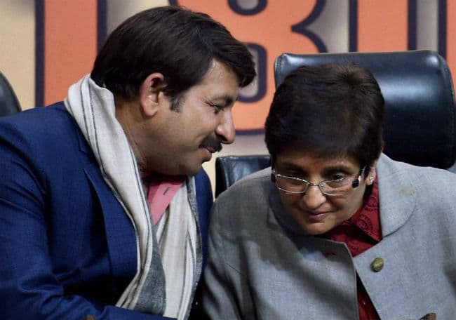 दिल्ली चुनाव : अंसारी, सोनिया, केजरीवाल, बेदी जल्दी मतदान करने वालों में शामिल