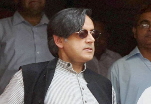 थरुर ने अफजल गुरु की फांसी को बताया गलत, स्वामी ने उसपर साधा निशाना