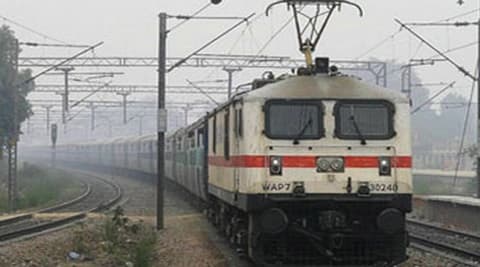 निवेशकों की चिंता दूर करने को समिति गठित करेगी रेलवे