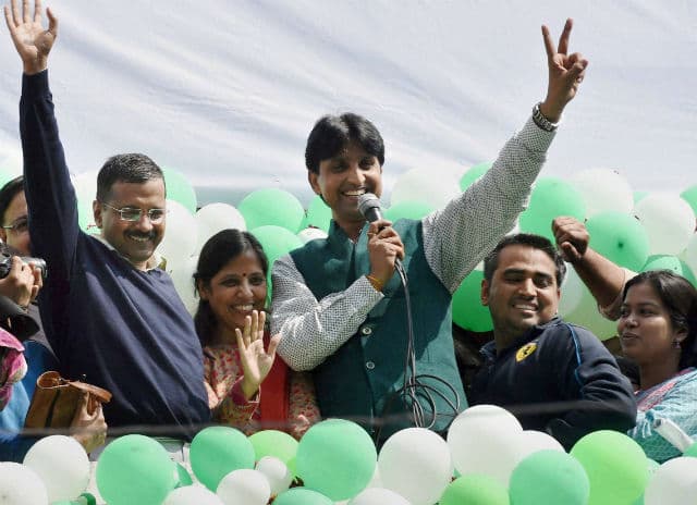 केजरीवाल की आंधी में भाजपा की सीएम उम्मीदवार किरण बेदी भी ''उड़ी'', कृष्णानगर से हारीं