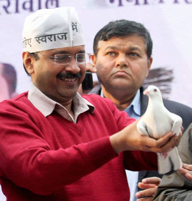 चंदा मामला : आयकर विभाग ने ”आप”, कांग्रेस व 48 अन्य को नोटिस भेजा
