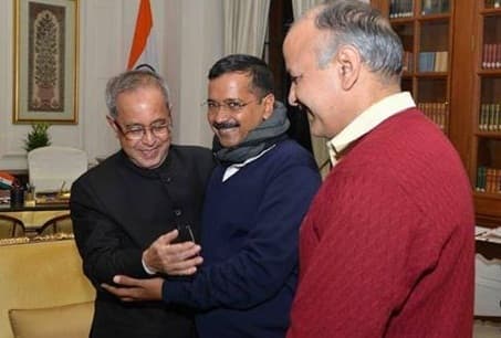 शपथ ग्रहण समारोह के लिए किसी भी राजनीतिक पार्टी को निमंत्रण नहीं भेजेगी आप