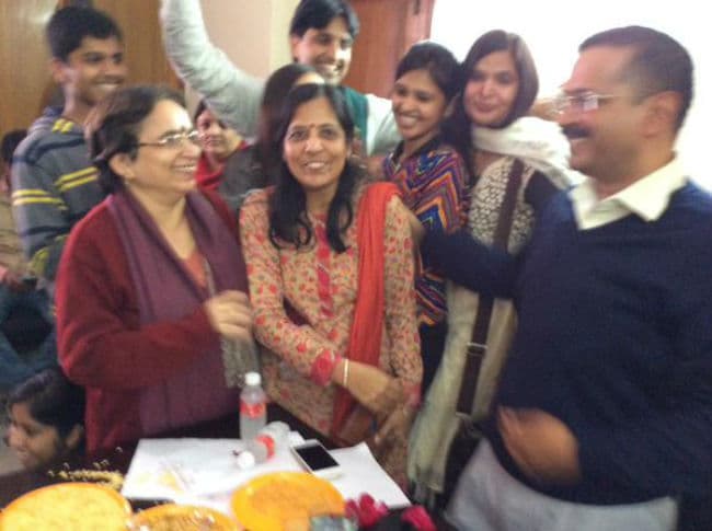 वैलेंनटाइन डे पर अरविंद केजरीवाल पत्‍नी सुनीता को देंगे दिल्‍ली का तोहफा