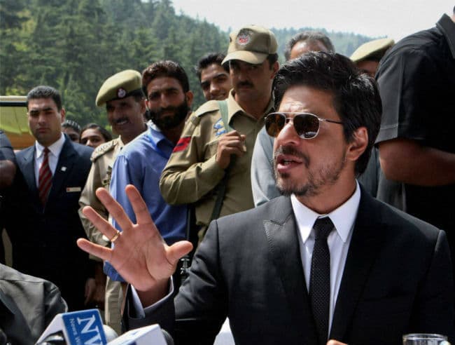 किंग खान के घर के बाहर बने रैंप को बीएमसी ने तोड़ा, वैनिटी वैन बनाने को लेकर बनाया था रैंप