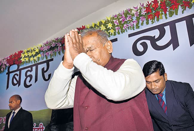 ब्रेक के बाद फिर लौटे मुख्‍यमंत्री, खेला बड़ा दावं रोक हटी, फैसलों की मांझी झड़ी