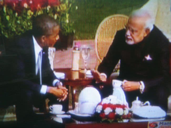 MODI के विवादास्पद बंद गला सूट की कीमत पहुंची 2.05 करोड़