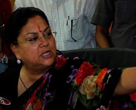 लोगों को बिना आर्थिक बोझ के मिले बेहतर स्वास्थ्य सेवाएं : राजे