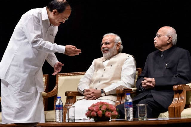 हंगामे के बीच भूमि अधिग्रहण बिल लोकसभा में पेश, नायडू बोले बहुमत को अल्मत नहीं झुका सकता