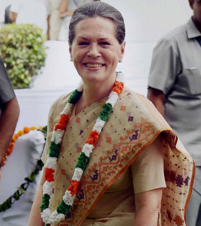 लालकृष्ण आडवाणी की शादी की सालगिरह पर सोनिया गांधी ने दी बधाई