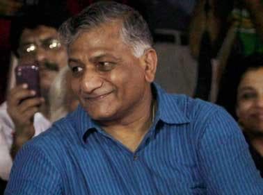 हजारे का मंच अब ज्यादा राजनीतिक: वीके सिंह