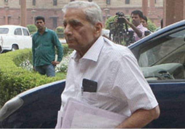 आप पार्टी में डैमेज कंट्रोल : शांति भूषण पलटे, बैठक में शामिल होंगे प्रशांत भूषण व योगेंद्र यादव