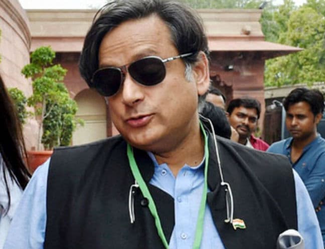 थरुर ने ''आंतरिक लोकतंत्र'' के मुद्दे को उठाने के लिए आप का उल्लेख किया