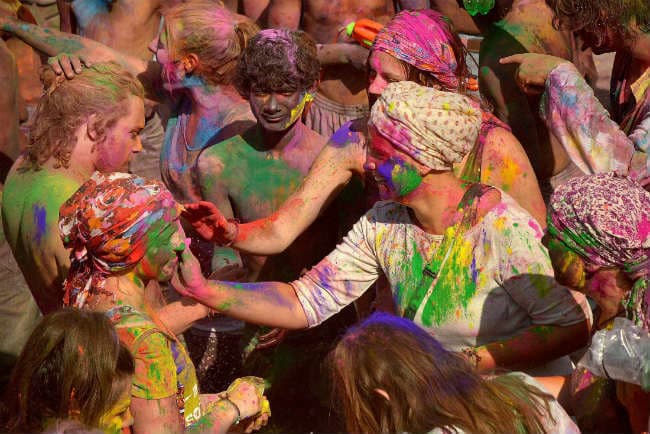 रंगों का त्योहार होली पारंपरिक श्रद्धा एवं हर्षोल्लास से मनाया गया