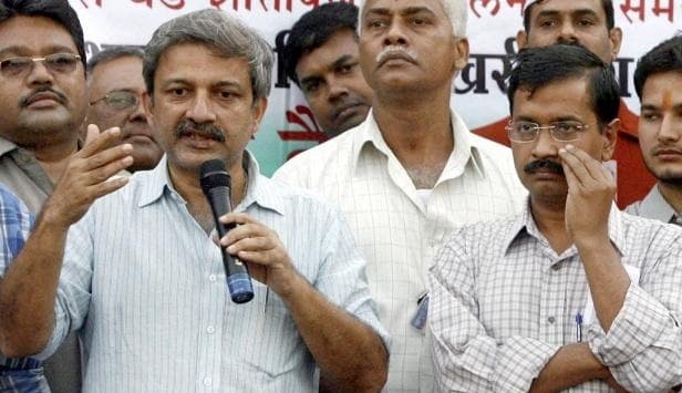 मयंक गांधी ने फिर फोड़ा ब्लॉग बम, लिखा - मुझे दिखाया जा सकता है पार्टी से बाहर का रास्ता