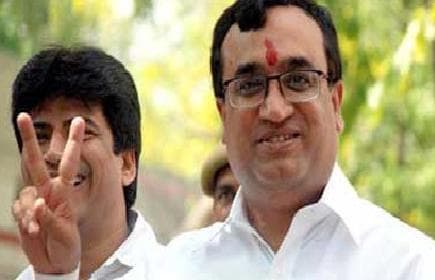 माकन ने ‘झूठे वादों’ के लिए आप की खिंचाई की