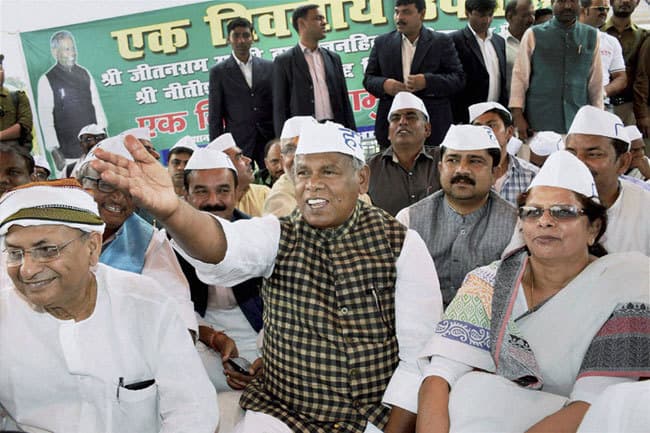 मांझी का नीतीश पर निशाना, लालू पर डोरे