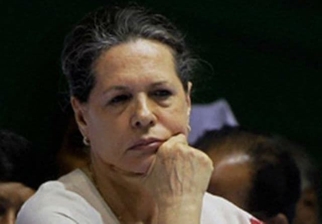 सोनिया गांधी वायरल बुखार के चलते संसद सत्र में नहीं आ पायीं