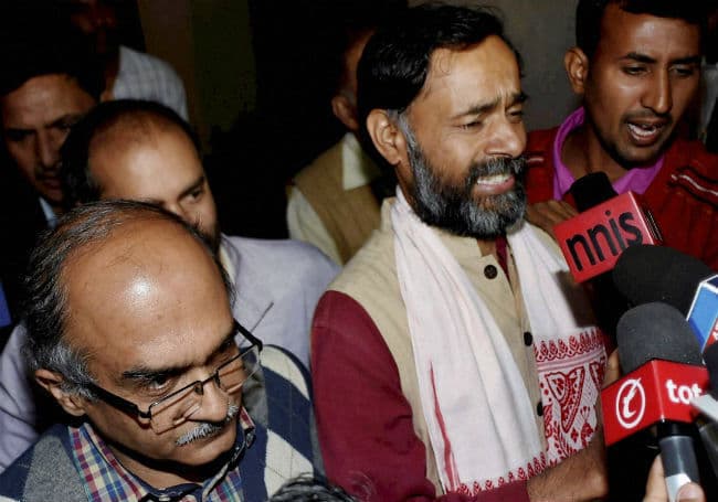 ''आप'' विधायकों ने केजरीवाल को लिखा पत्र, प्रशांत भूषण और योगेंद्र यादव की छुट्टी लगभग तय