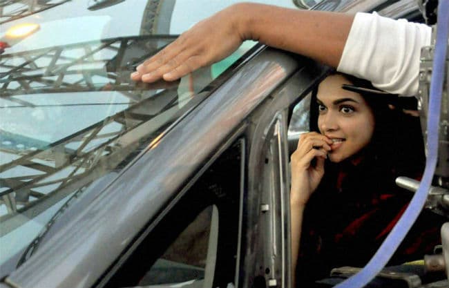 ''बाजीराव...'' के लिए जयपुर पहुंची दीपिका पादुकोण