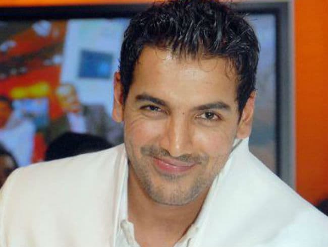 फिल्‍मों में किसिंग सीन करने से जॉन अब्राहम ने की तौबा