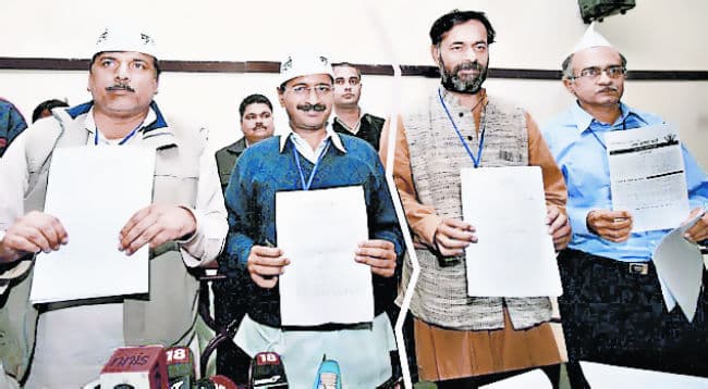 आम आदमी पार्टी : गुबार में गुम हो रहा कारवां?