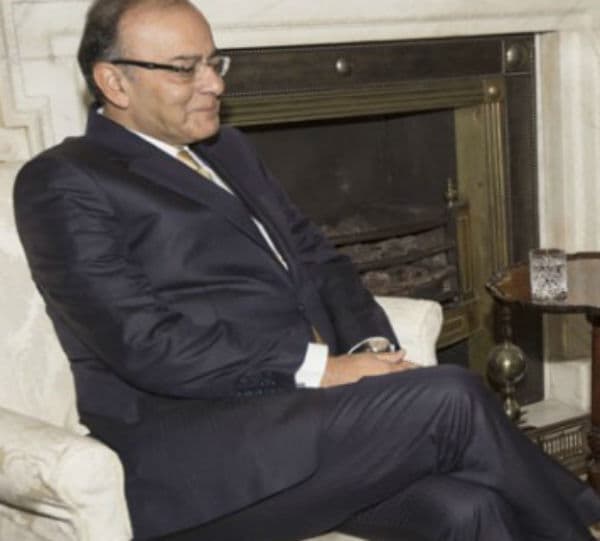 अरुण जेटली ने ब्रिटिश प्रधानमंत्री कैमरन से मुलाकात की