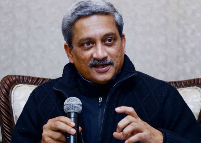 रक्षा क्षेत्र में कुछ सामानों के आयात पर लगेगा प्रतिबंध