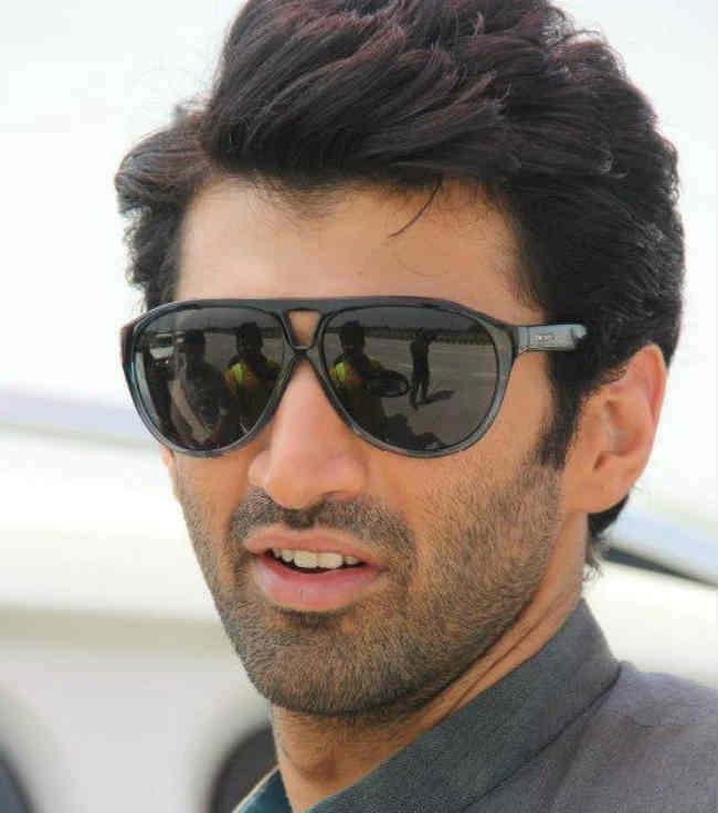 यह क्‍या बोले आदित्‍य, मेरी कोई गर्लफैंड नहीं..