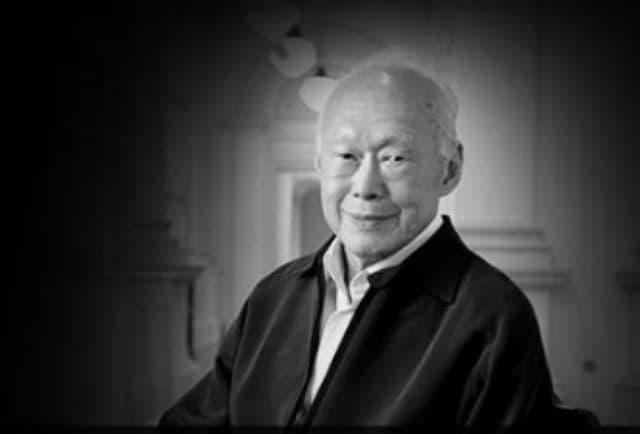 सिंगापुर की समृद्धि के शिल्पी के रूप में जाना जाता है ली को