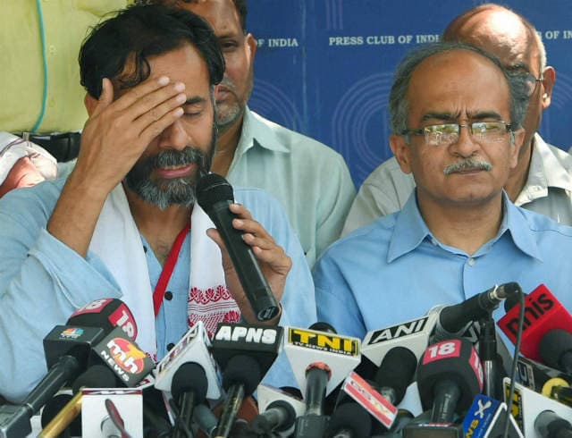 रामदास लोकपाल और भूषण अनुशासन समिति से हटाए गए, प्रशांत-योगेंद्र की पार्टी से भी छुट्टी संभव