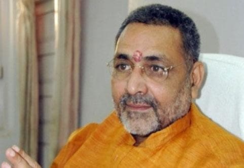 सोनिया के बारे में गिरिराज ने टिप्पणी कर छेडा विवाद, कांग्रेस ने उन्हें बर्खास्त करने की मांग की