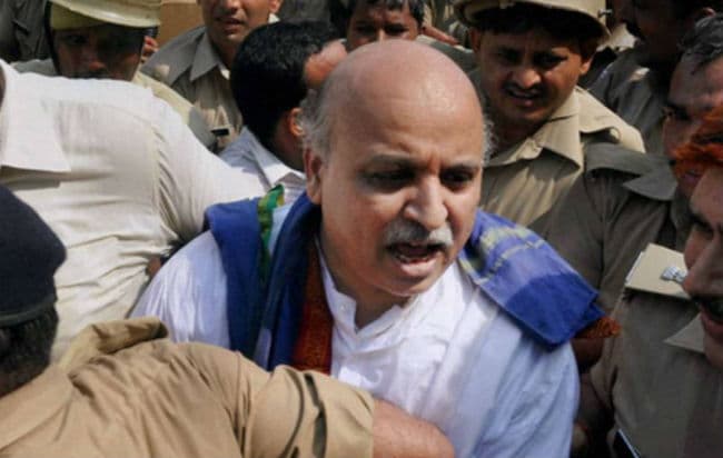 प्रतिबंध पर गर्म हुए तोगडिया, ममता पर किया पलटवार