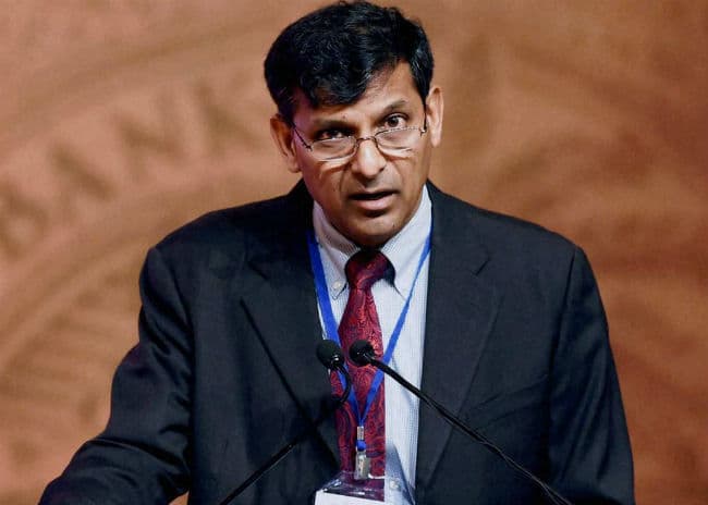 रघुराम राजन ने बैंकों को इंफ्रास्‍ट्रक्‍चर पर अत्यधिक वित्तपोषण के प्रति किया आगाह