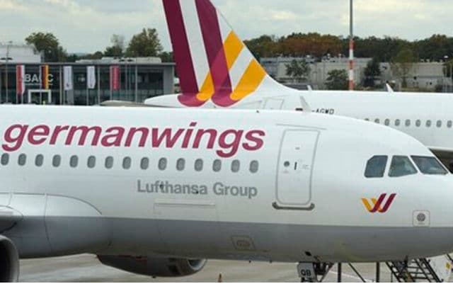 विमान क्रैश होने के पहले सह-पायलट ने आत्महत्या के तरीकों के बारे में किया था रिसर्च