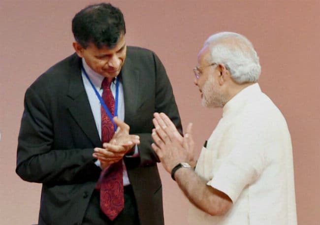 सरकार व रघुराम राजन के मतभेद की बात को पीएम नरेंद्र मोदी ने हवा में उडाया, कहा परफेक्ट मेन हैं