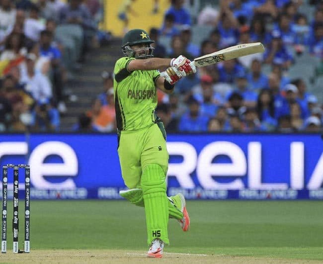 व्यवहार के कारण टीम से बाहर हो सकते हैं अहमद शहजाद और उमर अकमल