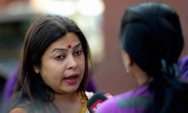 मीनाक्षी लेखी के ट्वीट से वी के सिंह मामले की याद हुई ताजा