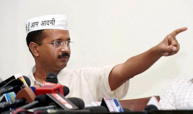 केजरीवाल ने जारी की एंटी करप्शन हेल्पलाइन,अंबानी और मोदी पर साधा निशाना