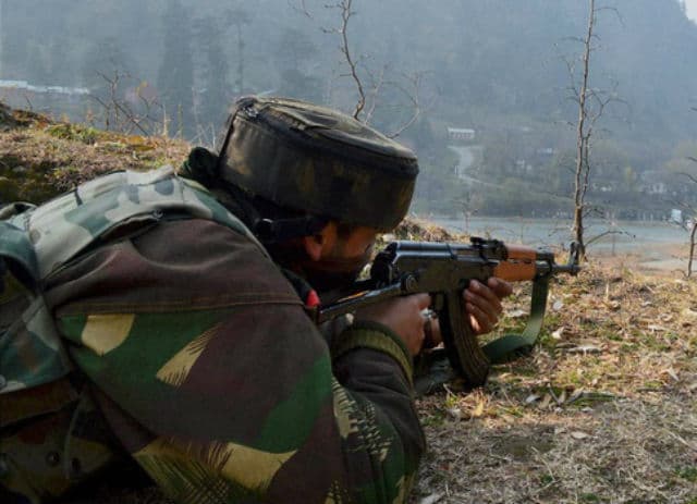 जम्मू कश्मीर में तीन निहत्थे पुलिसकर्मियों की गोली मार कर हत्या