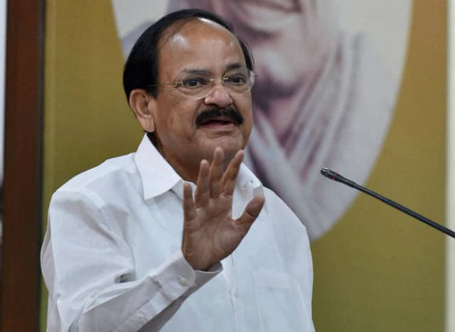 न्यायाधीशों के सम्मेलन को लेकर विवाद दुर्भाग्यपूर्ण, सरकार की कोई भूमिका नहीं थी :  वेंकैया नायडू