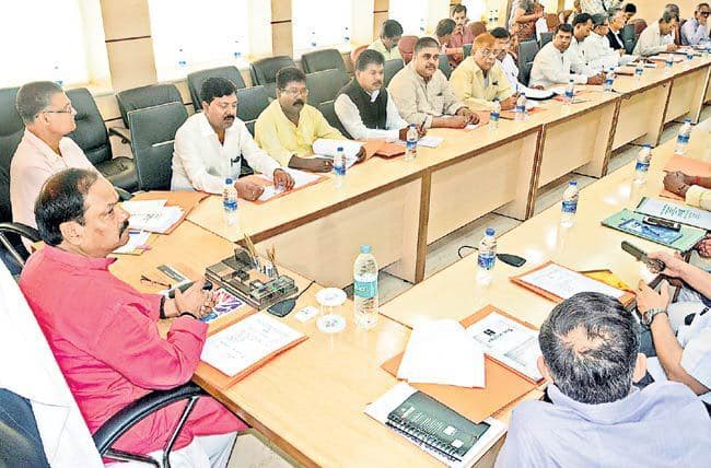 स्थानीयता पर तकरार नियोजन नीति पर जोर